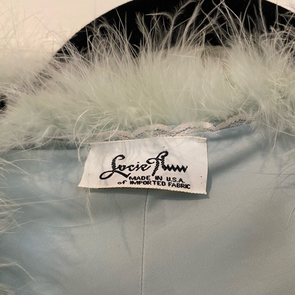 Amazing Lucie Ann of Beverly Hills Feather Robe - Picture 2 of 13